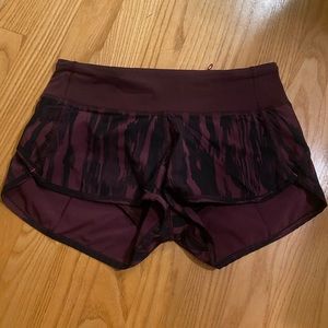 Lululemon Size 2 Low Rise Speed Up Shorts - 2.5" inseam